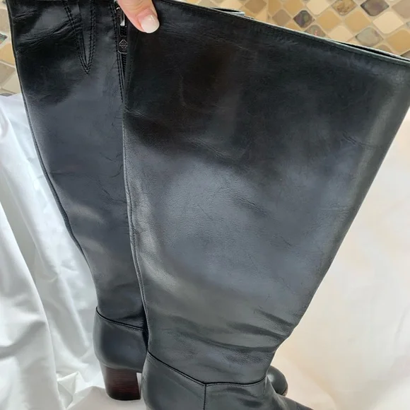 Antonio Melani black leather boots.  Size 7 W Boots are almost brand new. - Picture 3 of 6